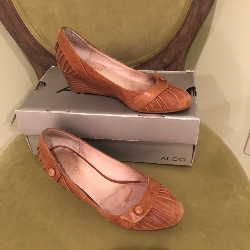 GUC Aldo Wedge Shoes